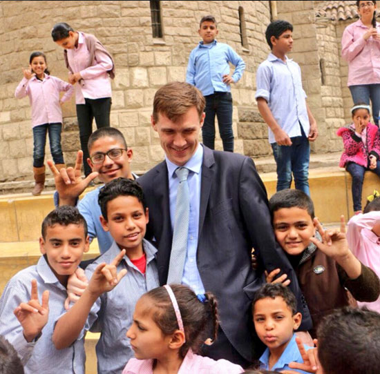 السفير البريطانى يلتقى بتلاميذ ومعلمى وحدة الصم فى القاهرة (3)