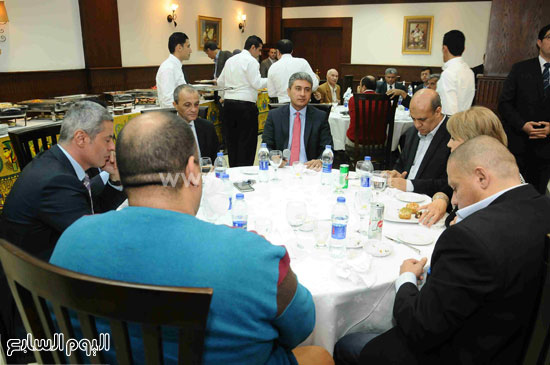 شريف فتحى اجتماع رؤساء القطاعات (الشركة القابضة مصر للطيران (5)