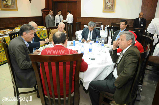 شريف فتحى اجتماع رؤساء القطاعات (الشركة القابضة مصر للطيران (7)