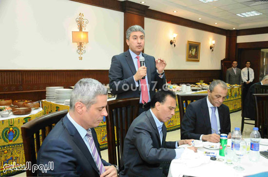 شريف فتحى اجتماع رؤساء القطاعات (الشركة القابضة مصر للطيران (8)