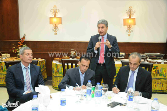 شريف فتحى اجتماع رؤساء القطاعات (الشركة القابضة مصر للطيران (12)