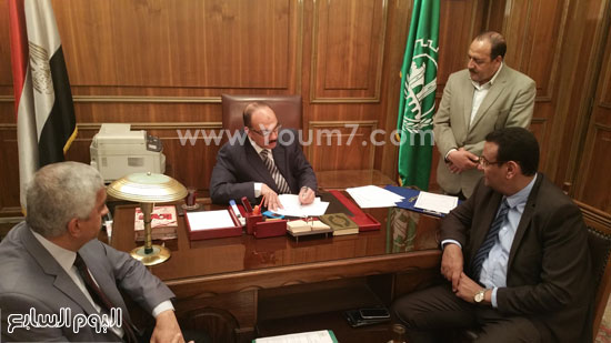 اجتماع محافظ الدقهليه مع عضو مجلس النواب عن دائره قسم اول شبرا (3)