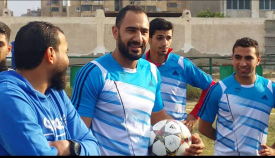 محمد-شوقى-مع-لاعبى-المريخ-البورسعيدى-(2)