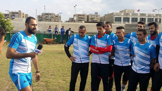 محمد-شوقى-مع-لاعبى-المريخ-البورسعيدى-(3)