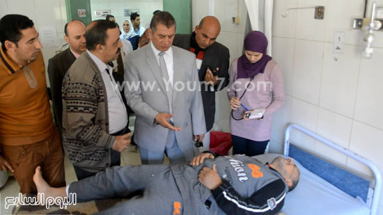 محافظ كفر الشيخ يحيل 44 موظفا بالمستشفى العام للتحقيق (2)