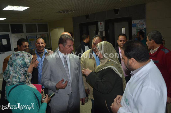 محافظ كفر الشيخ يحيل 44 موظفا بالمستشفى العام للتحقيق (3)