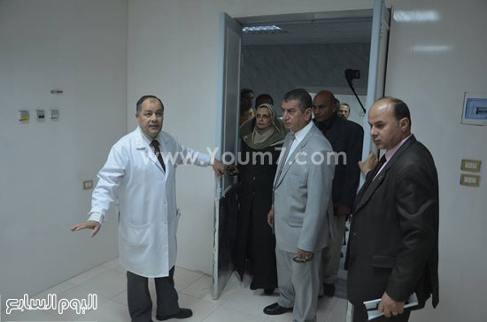 محافظ كفر الشيخ يحيل 44 موظفا بالمستشفى العام للتحقيق (4)