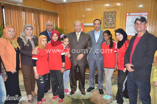 لقاء  يس طاهر محافظ الاسماعيلية مع أعضاء مجلس إدارة جمعية نساء الإسماعيلية  (5)