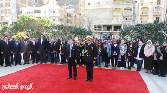 قنصل تركيا بالإسكندرية يضع إكليل زهور على قبر الشهداء بسيدى بشر (6)