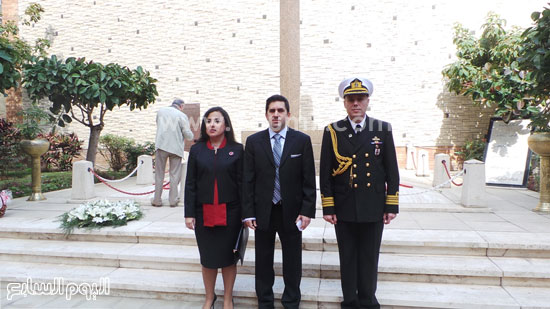 قنصل تركيا بالإسكندرية يضع إكليل زهور على قبر الشهداء بسيدى بشر (9)