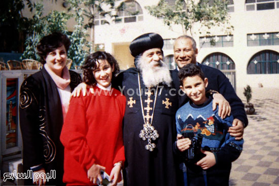 البابا شنودة مع عائلته (7)