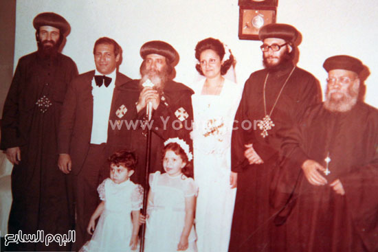 البابا شنودة مع عائلته (19)