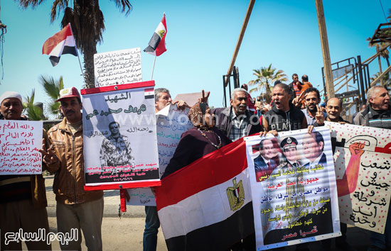 متظاهرو القائد إبراهيم يدعمون الحرب ضد الإرهاب وينعون الشهيد شريف محمد عمر (1)