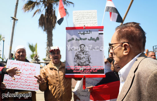 متظاهرو القائد إبراهيم يدعمون الحرب ضد الإرهاب وينعون الشهيد شريف محمد عمر (2)