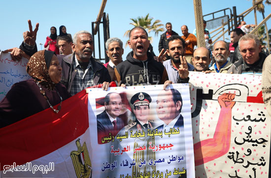 متظاهرو القائد إبراهيم يدعمون الحرب ضد الإرهاب وينعون الشهيد شريف محمد عمر (3)