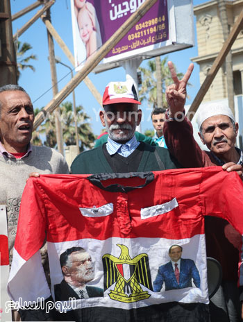 متظاهرو القائد إبراهيم يدعمون الحرب ضد الإرهاب وينعون الشهيد شريف محمد عمر (5)