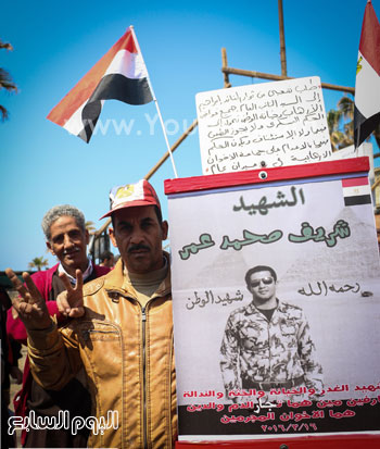 متظاهرو القائد إبراهيم يدعمون الحرب ضد الإرهاب وينعون الشهيد شريف محمد عمر (8)