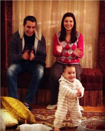 باسم يوسف مع زوجته وابنته نادية (1)