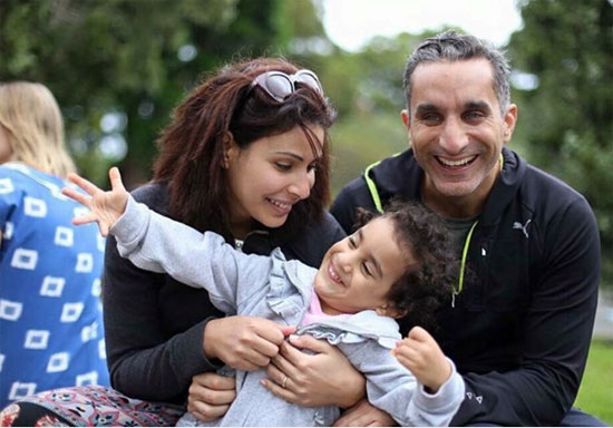 باسم يوسف مع زوجته وابنته نادية (2)