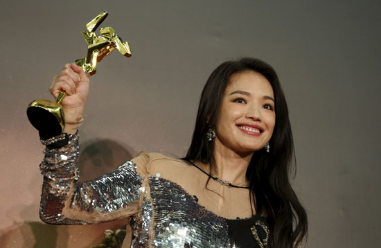 فوز-التايوانية-شو-كى-بجائزة-أفضل-ممثلة-فى-حفل-Asian-Film-Awards-(1)