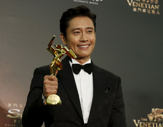 فوز-التايوانية-شو-كى-بجائزة-أفضل-ممثلة-فى-حفل-Asian-Film-Awards-(21)