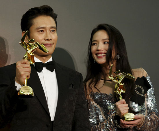 فوز-التايوانية-شو-كى-بجائزة-أفضل-ممثلة-فى-حفل-Asian-Film-Awards-(24)