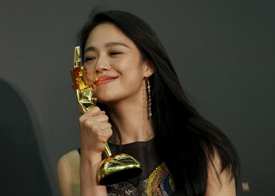 فوز-التايوانية-شو-كى-بجائزة-أفضل-ممثلة-فى-حفل-Asian-Film-Awards-(25)