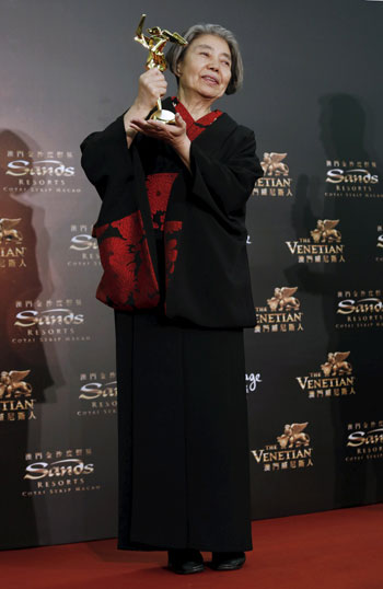 فوز-التايوانية-شو-كى-بجائزة-أفضل-ممثلة-فى-حفل-Asian-Film-Awards-(6)