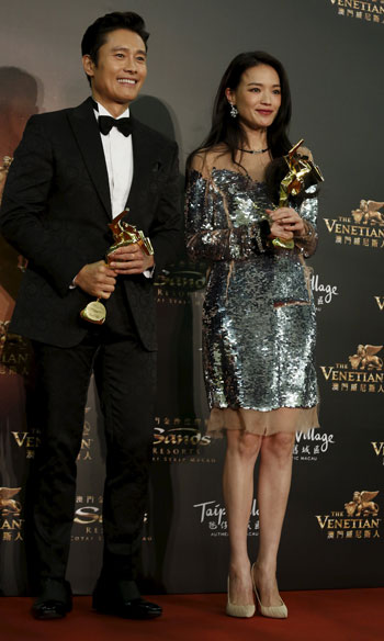 فوز-التايوانية-شو-كى-بجائزة-أفضل-ممثلة-فى-حفل-Asian-Film-Awards-(23)