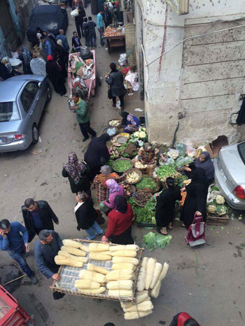  الباعة الجائلون بشوارع شبرا مصر (1)