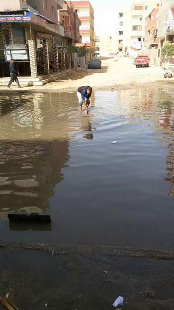 غرق-شوارع-مدينة-بدر-فى-مياه-الصرف-الصحى-(2)