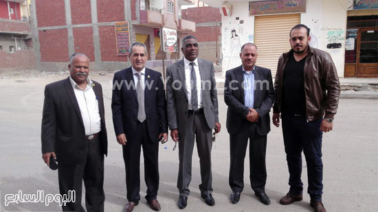 وصول نواب البرلمان لمطار مرسى علم لتفقد قرى حلايب وشلاتين (1)