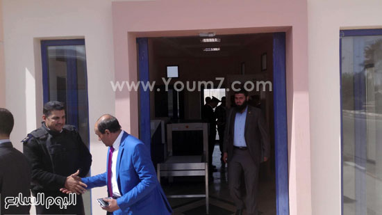 وصول نواب البرلمان لمطار مرسى علم لتفقد قرى حلايب وشلاتين (6)