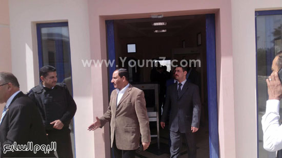 وصول نواب البرلمان لمطار مرسى علم لتفقد قرى حلايب وشلاتين (7)
