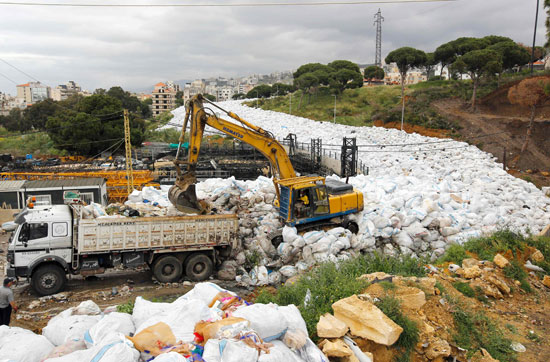 رفع النفايات خارج بيروت (4)