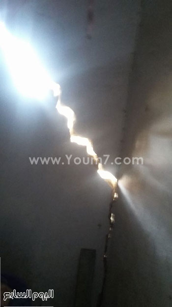 اسرة-بالخارجة-تناشد-المحافظ-بانقاذهم-من-منزلهم-المتهالك--(13)