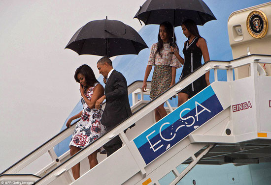 زوجة وبنتا أوباما يخطفن الأنظار فى شوارع كوبا (5)