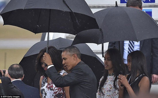 زوجة وبنتا أوباما يخطفن الأنظار فى شوارع كوبا (1)