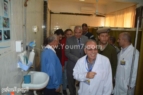 اللواء طارق نصر محافظ المنيا- مستشفى مطاى المركزى- (4)
