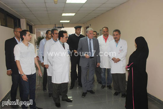 محافظ جنوب سيناء خالد فودة يتفقد مستشفي شرم الشيخ الدولي (2)