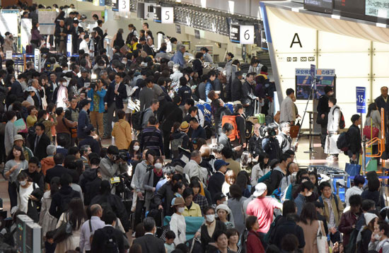 اليابان اخبار العالم  اخبار اليابان اخبار العالم اليوم  مطارات اليابان  نظام الحاسب الالى (6)