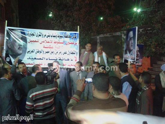 وقفة احتجاجية أمام منزل ابن عم الزعيم عبد الناصر ، عكاشة (2)