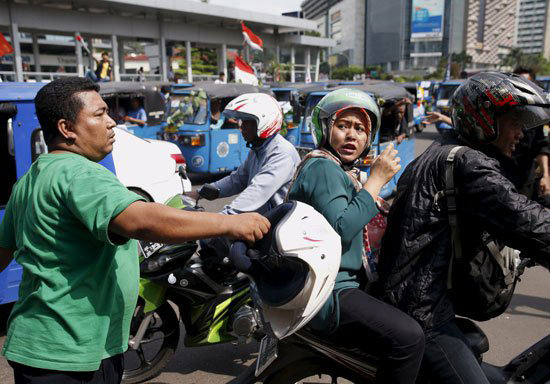 مظاهرات  سائقى سيارات الأجرة فى إندونيسيا (2)