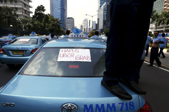 مظاهرات  سائقى سيارات الأجرة فى إندونيسيا (3)