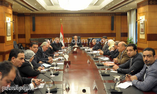 شريف اسماعيل اجتماع نواب محافظة الجيزه أعضاء مجلس النواب (3)