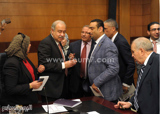 شريف اسماعيل اجتماع نواب محافظة الجيزه أعضاء مجلس النواب (6)