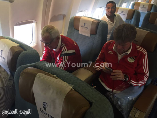 كواليس منتخب مصر فى الطائرة الخاصة قبل التوجه لنيجيريا (10)
