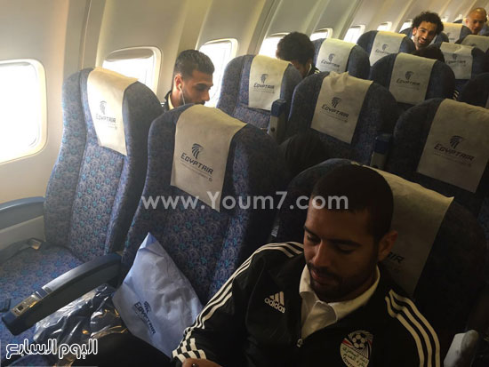 كواليس منتخب مصر فى الطائرة الخاصة قبل التوجه لنيجيريا (12)