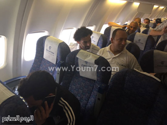 كواليس منتخب مصر فى الطائرة الخاصة قبل التوجه لنيجيريا (6)