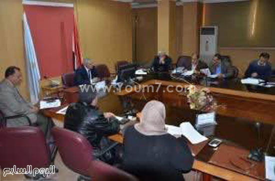 اجتماع سكرتير عام محافظة كفر الشيخ لمتابعة الخطة الاستثمارية (3)